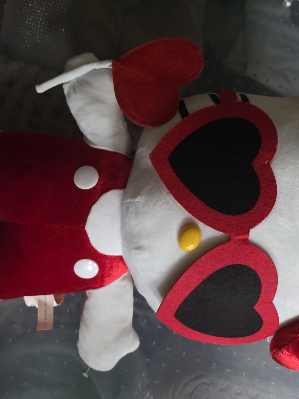 Hello Kitty Greeter  - Red & White Heart Sunglasses Design